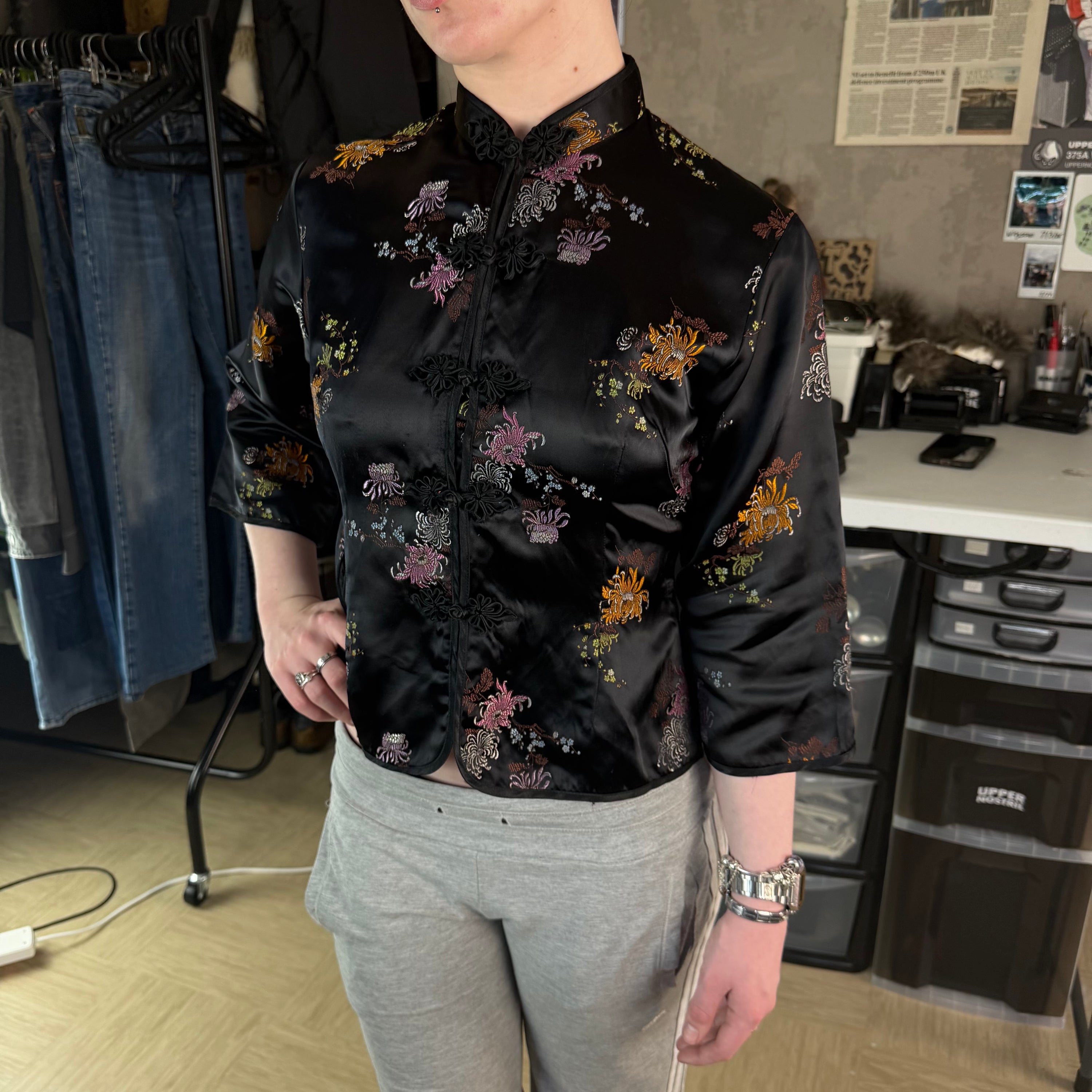 Traditional Chinese mandarin collar satin jacket with frog closure and floral embroidery (S) wms