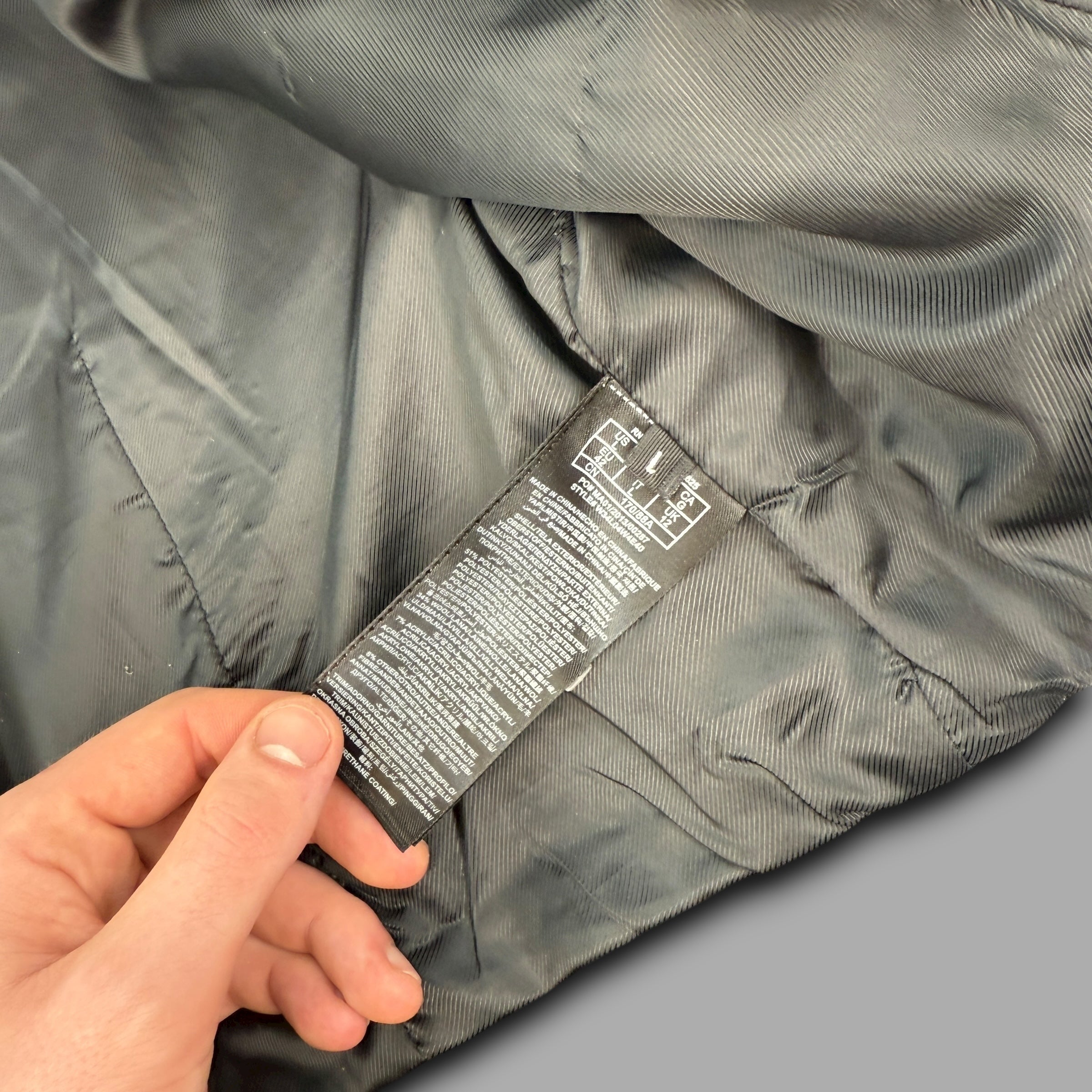 Guess 2000's cropped zip up fur trim jacket (S)