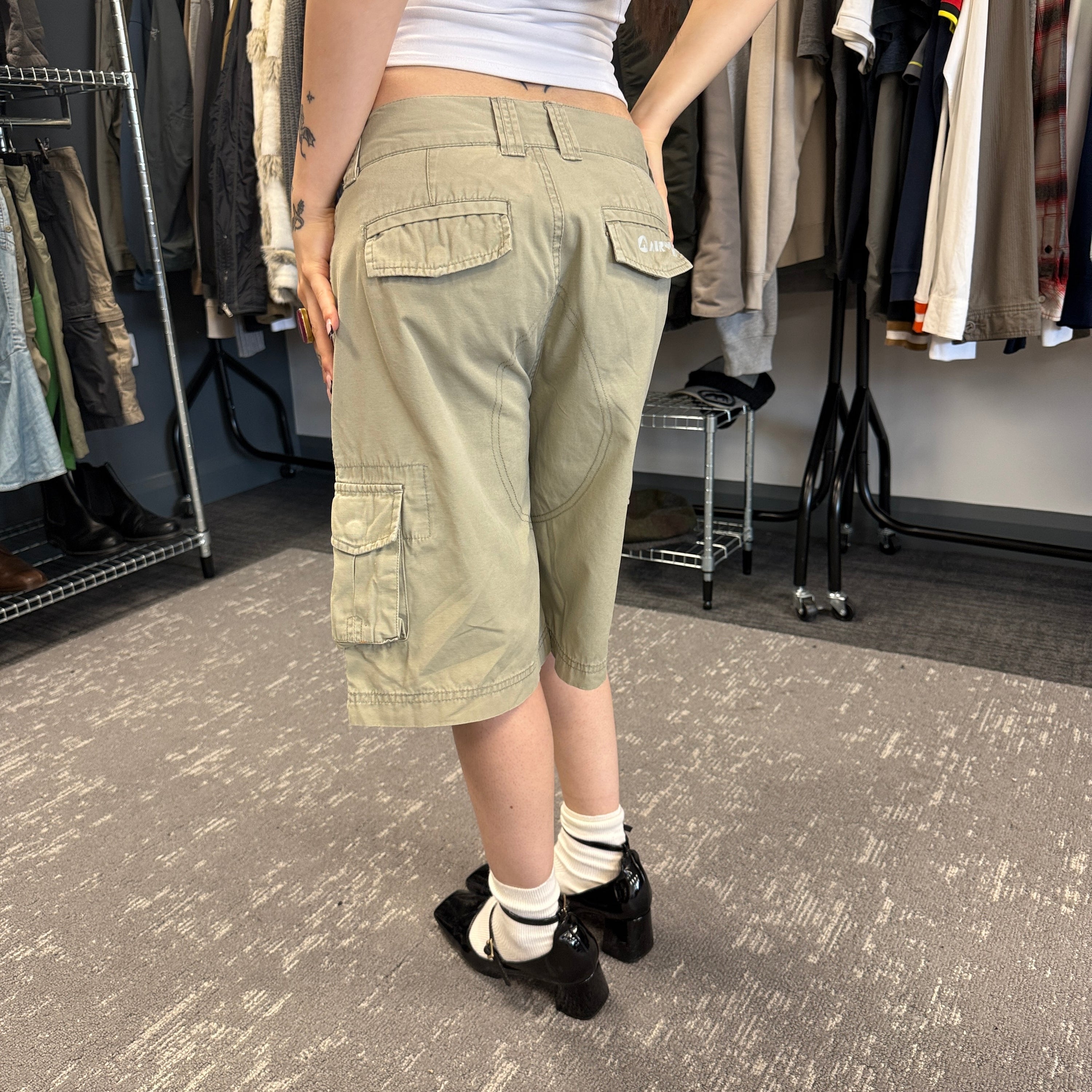Airwalk 2000's baggy multi-pocket cargo shorts (XS-S)