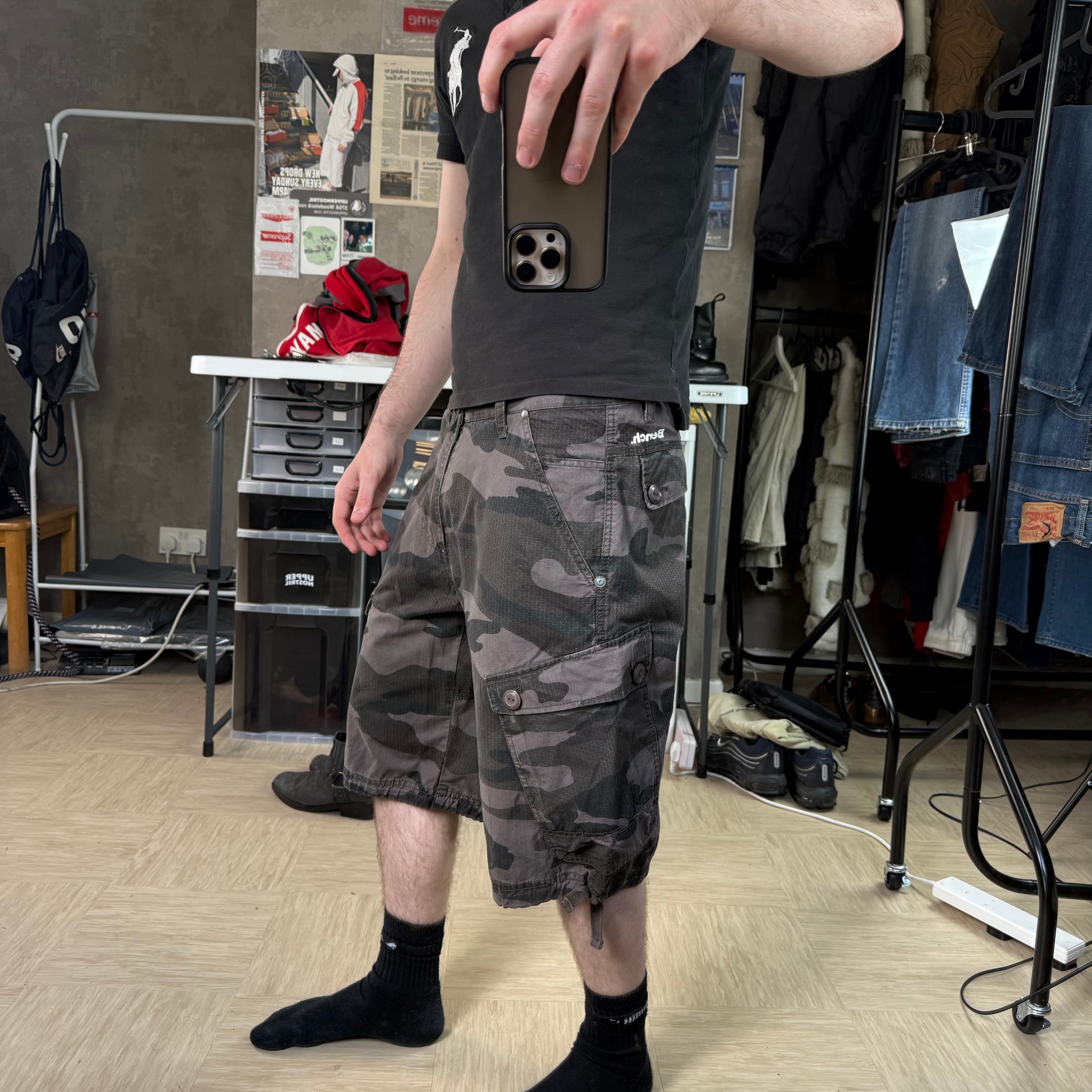 Bench 2000's dark graphic camo shorts (S)