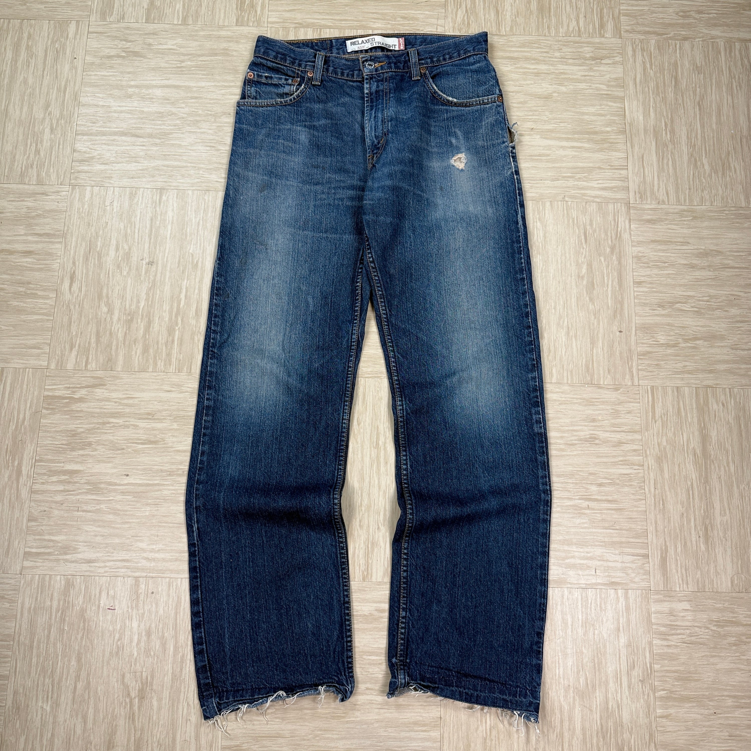 Levi's 559 2000's relaxed straight fit distressed jeans (S-M)