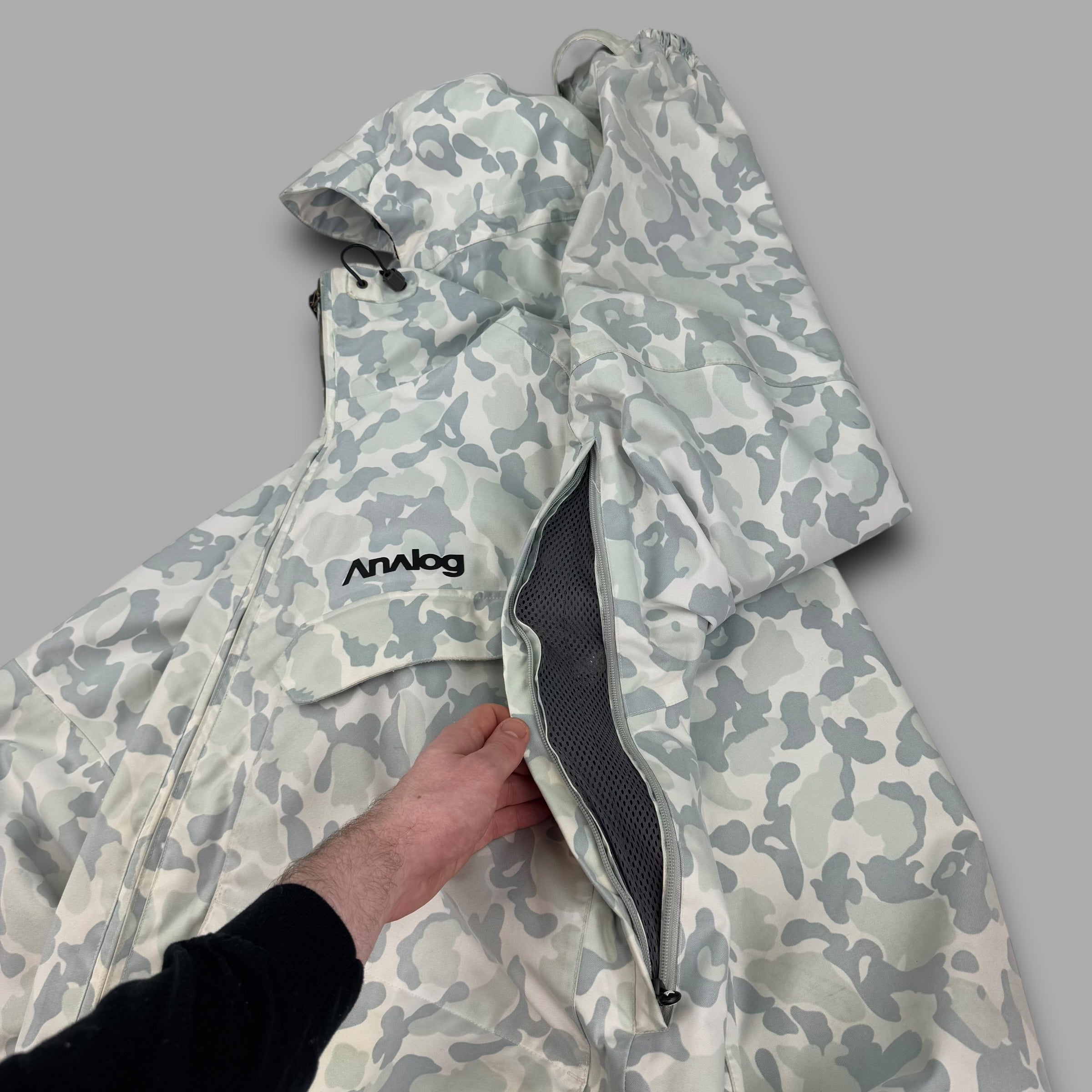 Burton Analog 2000's technical vented camo print hardshell ski jacket (XL)
