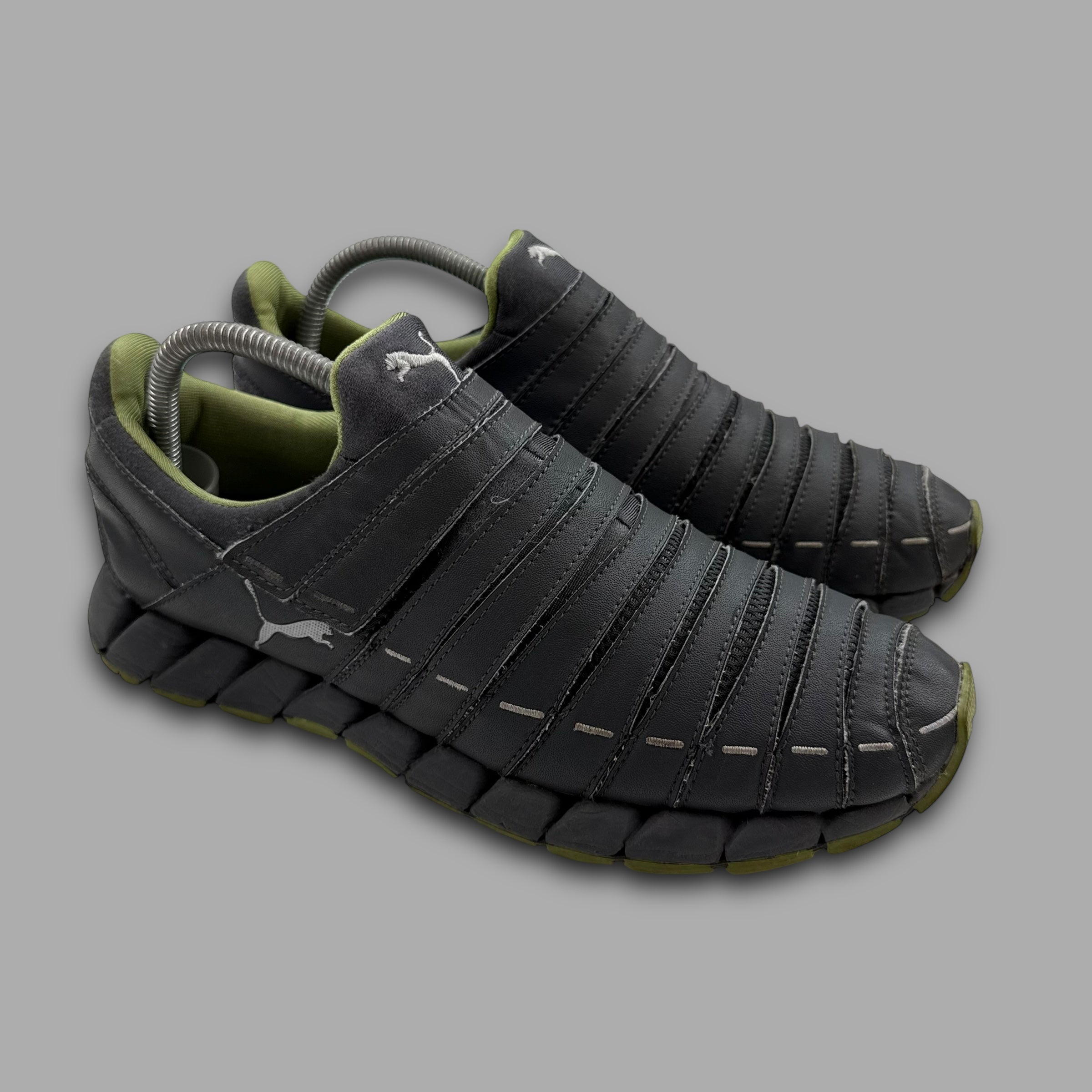 Puma OSU 2000's panelled velcro running trainer (UK7.5)