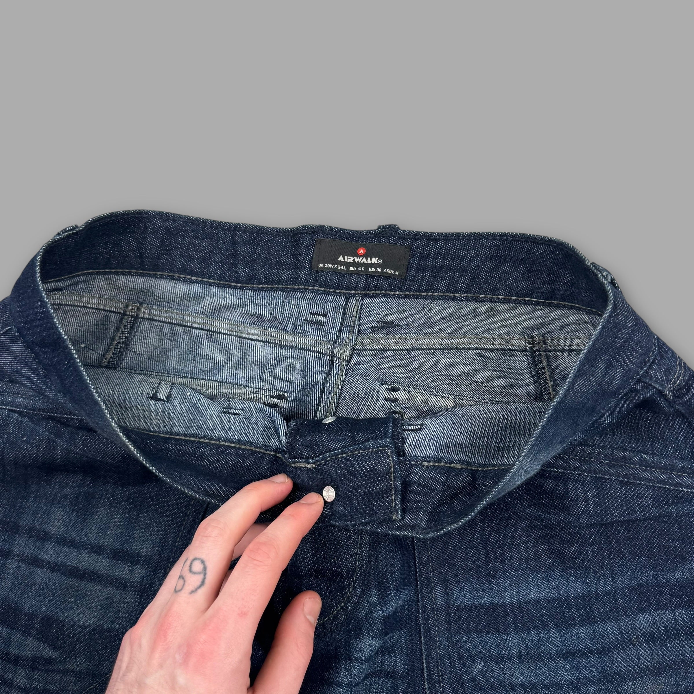 Airwalk 2000's dark faded relaxed fit denim cargo jeans (M-L)