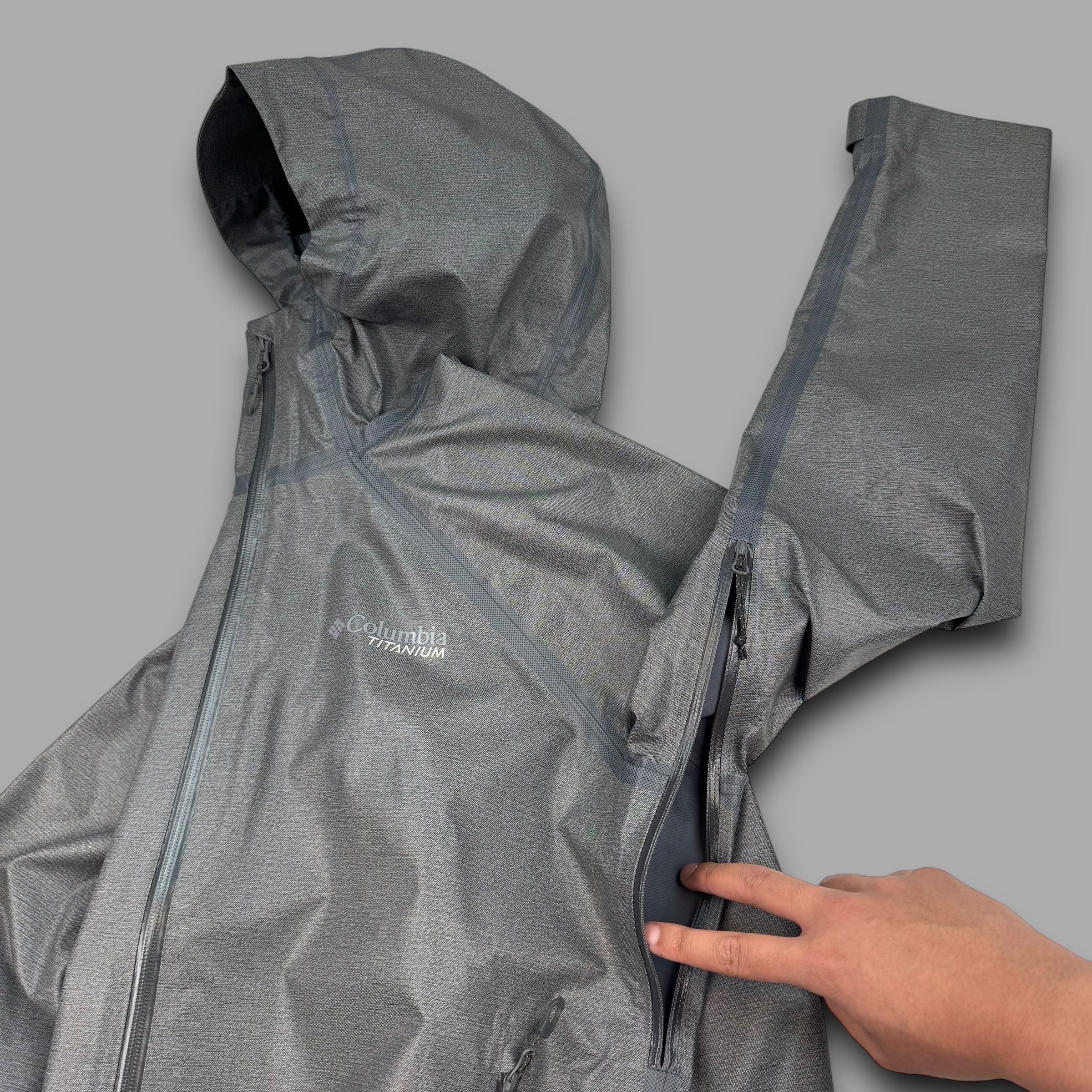 Columbia titanium 2000's taped seams technical lightweight shell jacket (XL)