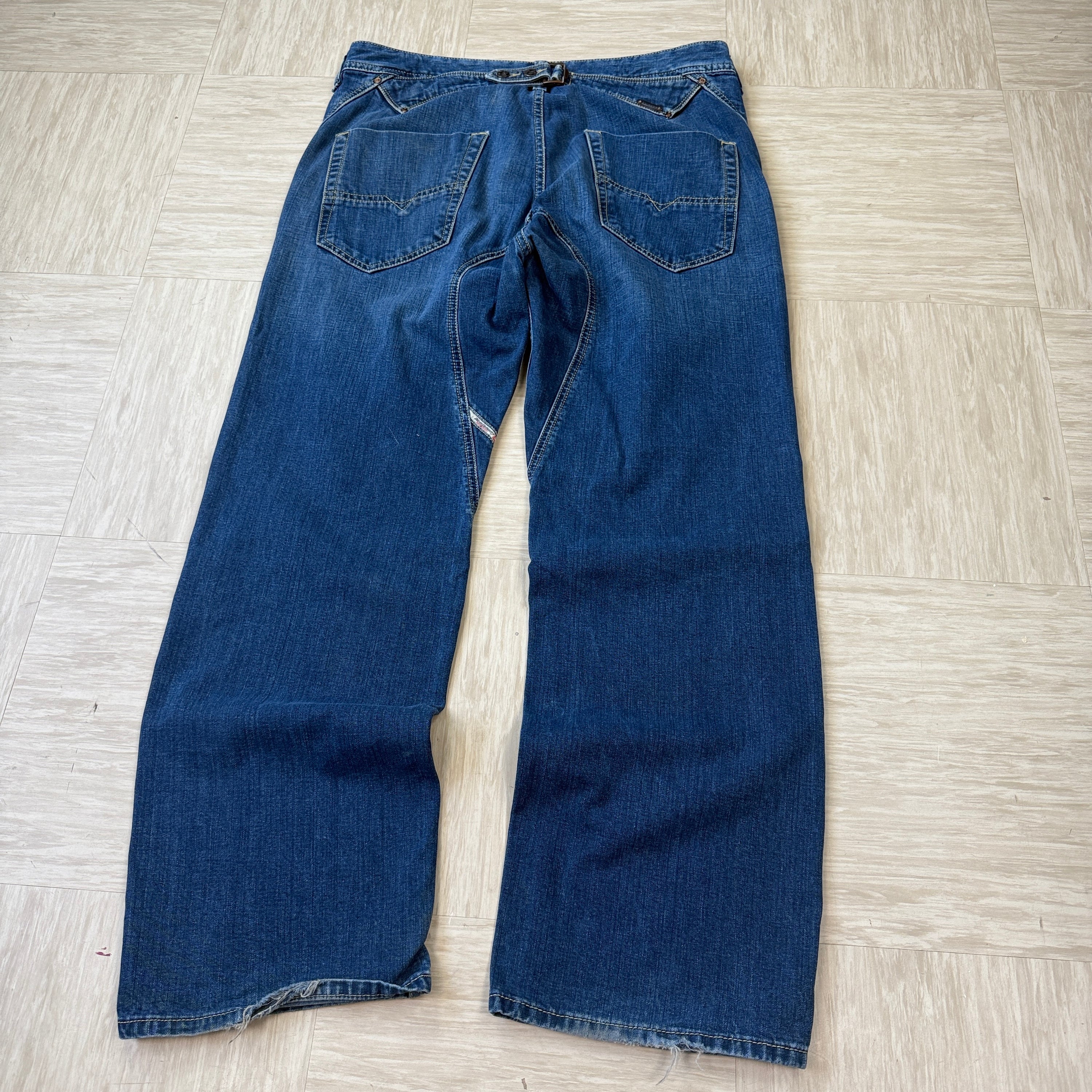 Diesel 2000's relaxed fit pheyo bootcut denim jeans (S)
