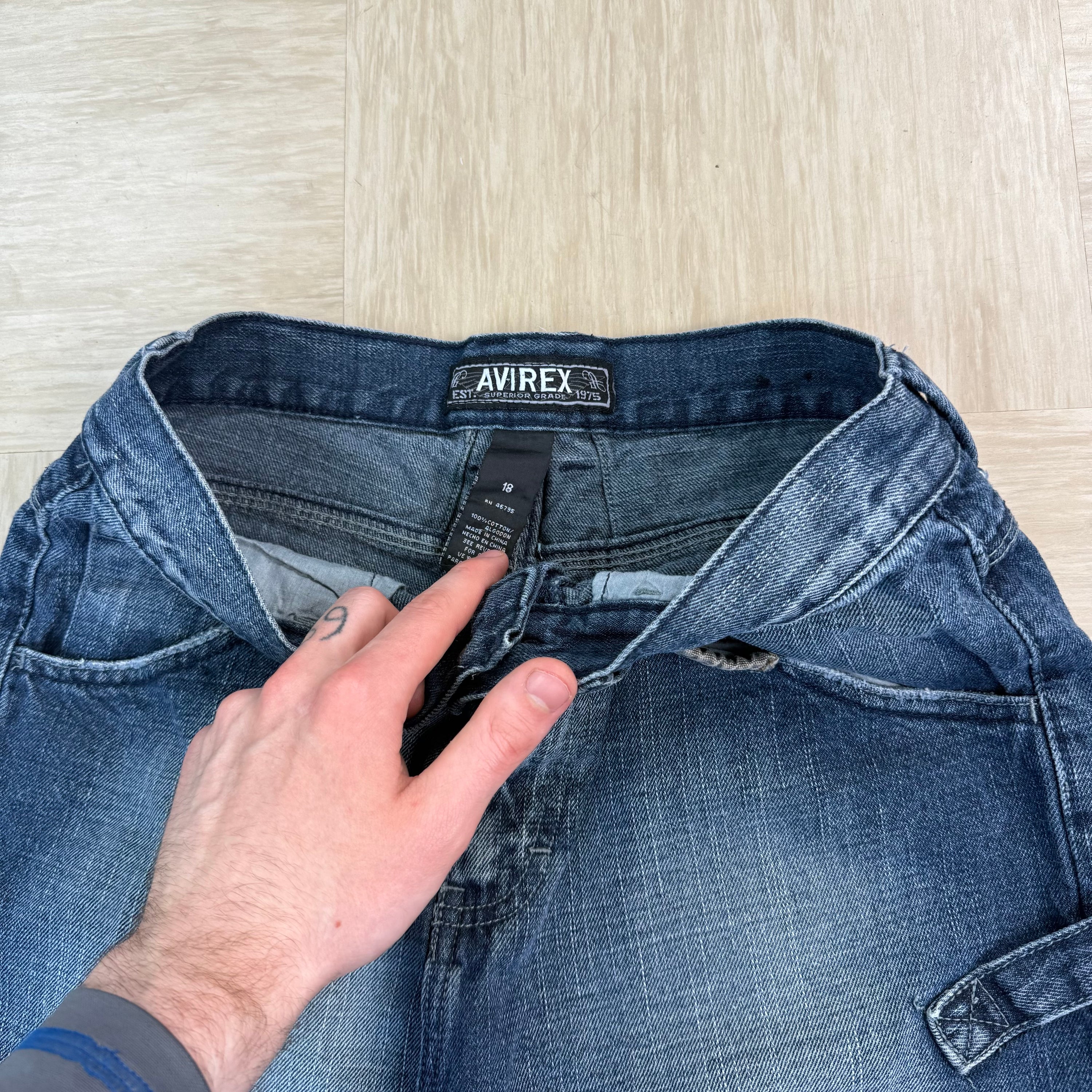 Avirex 2000's baggy denim jean shorts (S)