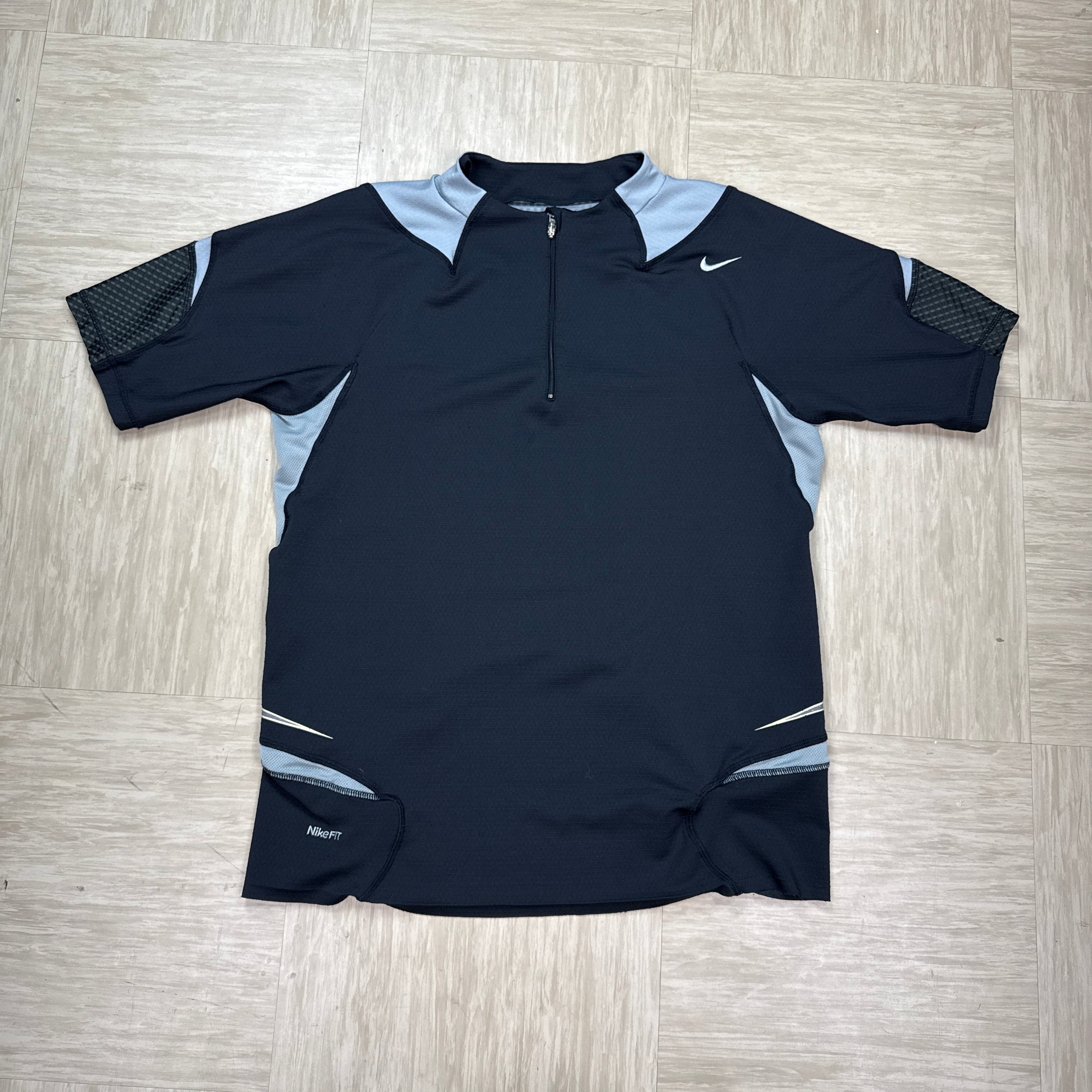 Nike 2000's technical panelled dri-fit active tee (L)