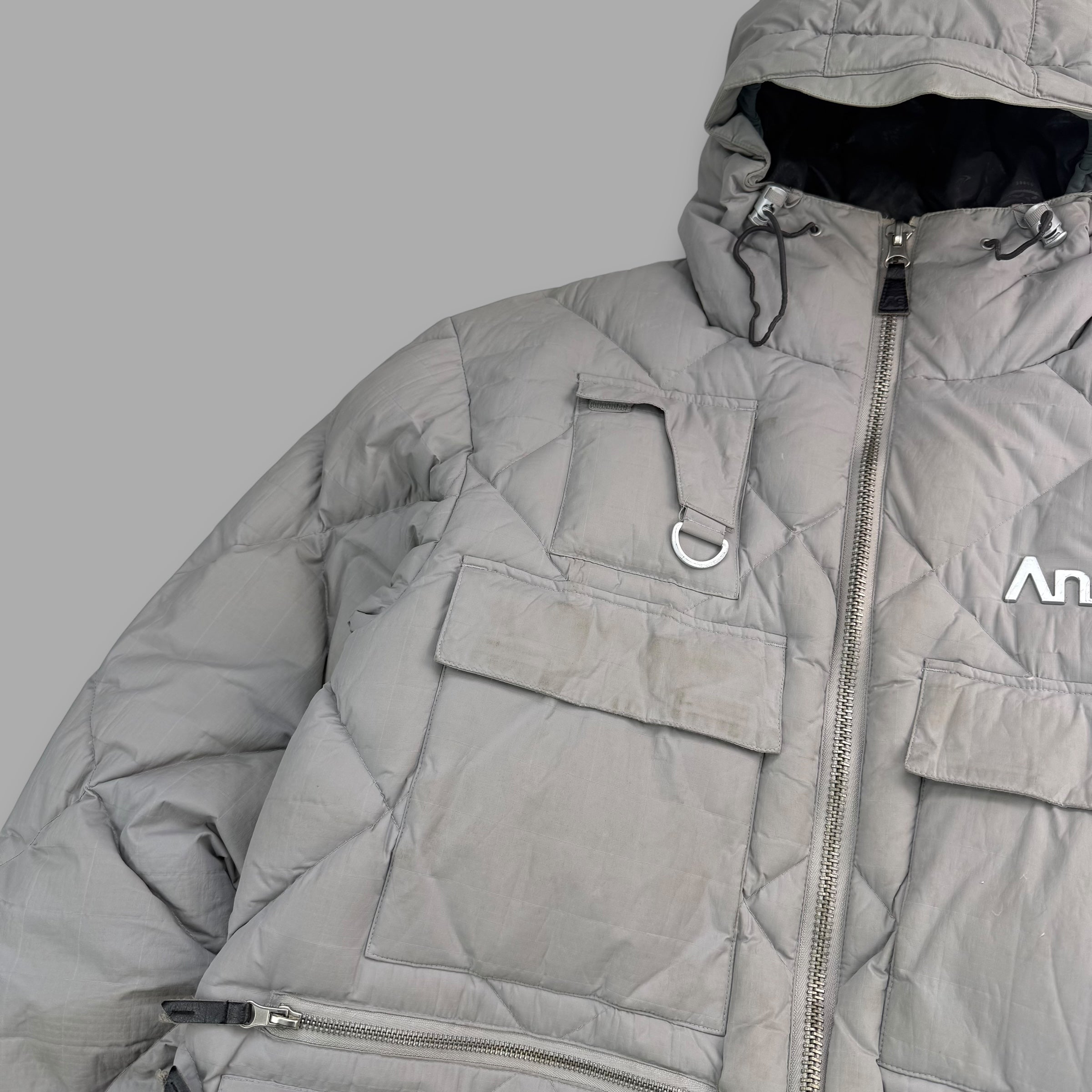 Burton analog 2000's panelled diamond stitch downfilled multi-pocket puffer jacket (M)