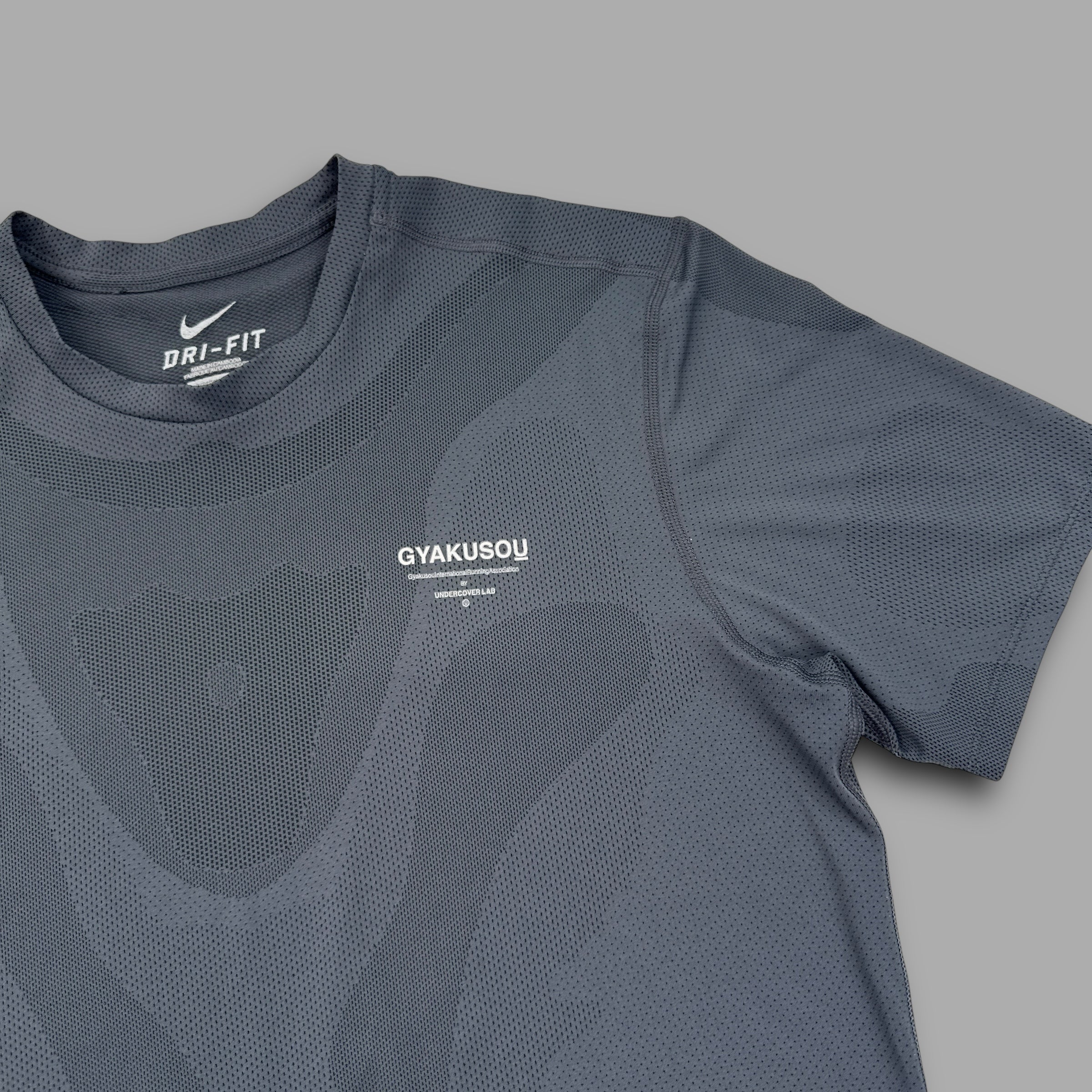 Nike gyakusou 2000's graphic sweat map tee (M)