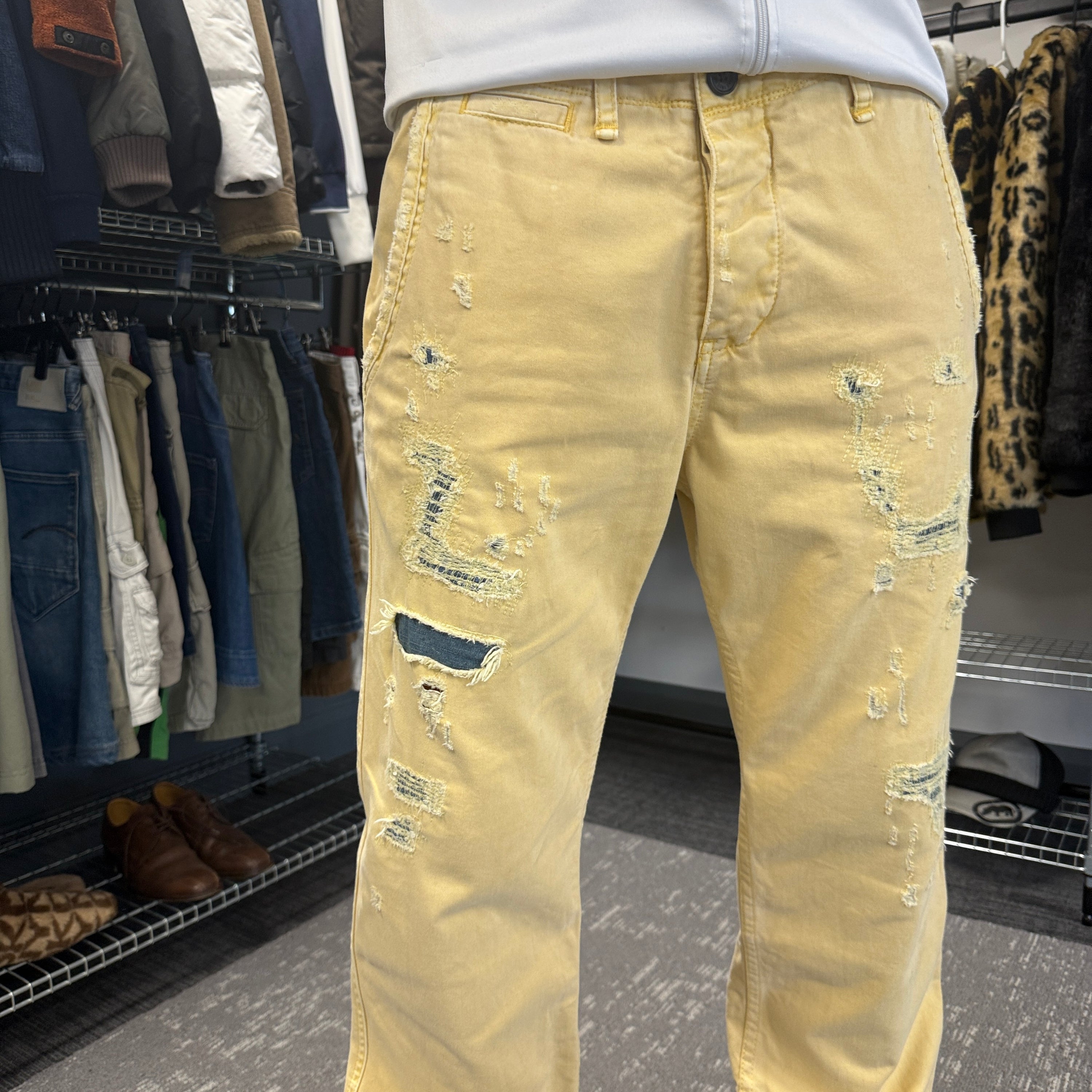 True religion 2000's straight leg ripped jeans (M)