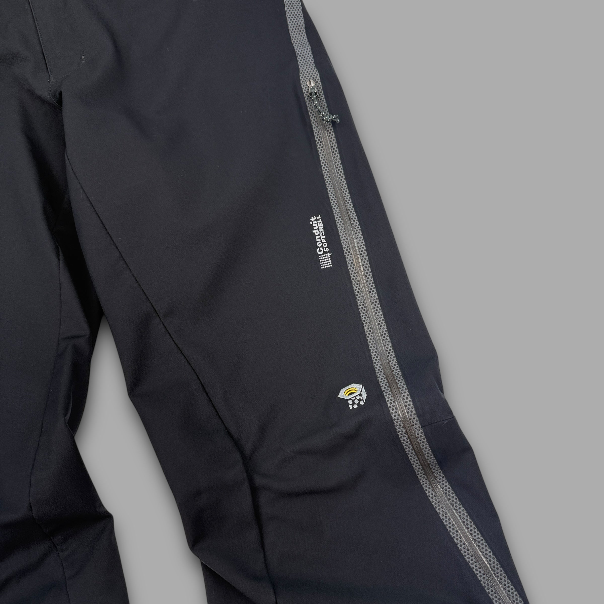 Mountain hardwear 2000's technical taped seams conduit softshell bottoms (S-M) wms