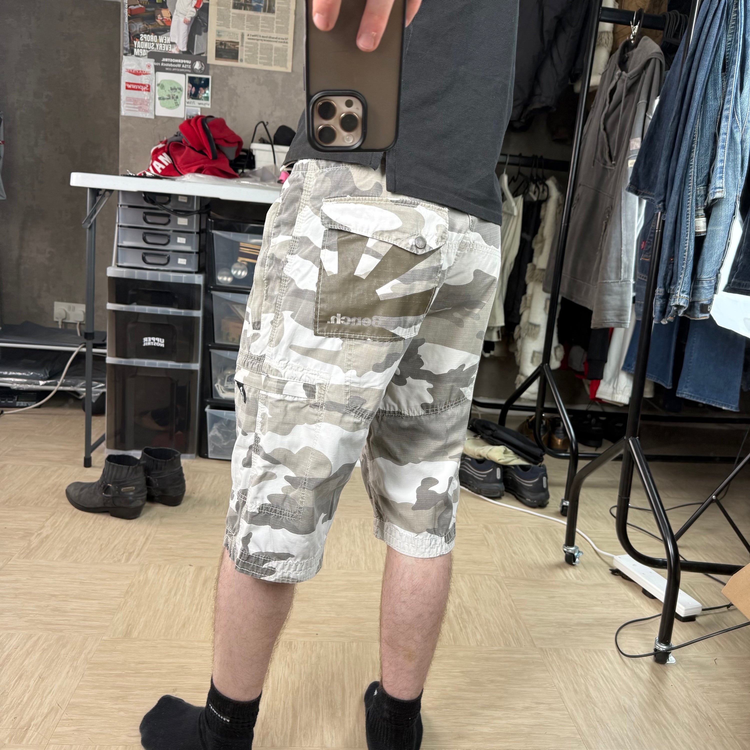 Bench 2000's light camo cargo shorts (S)