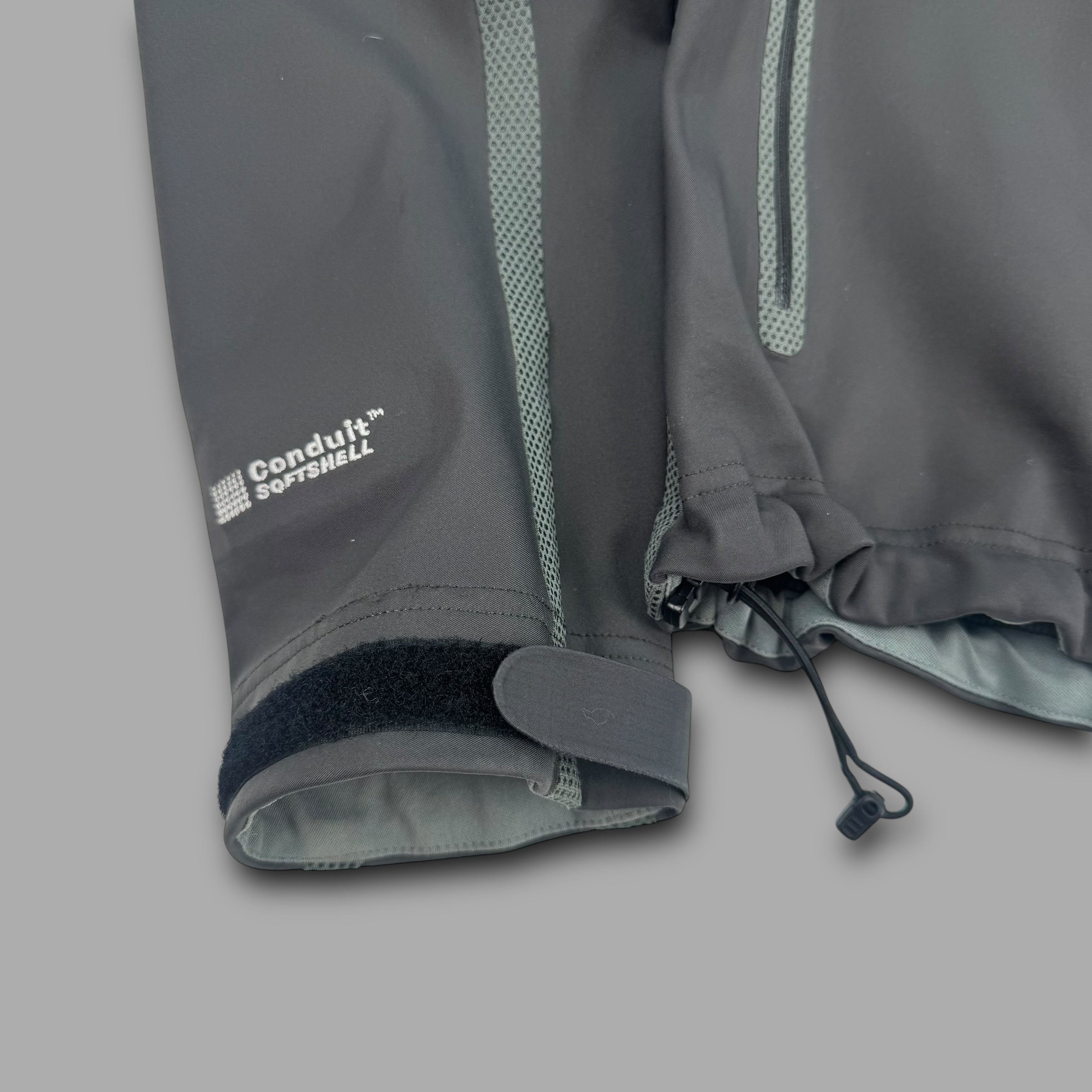 Mountain hardwear 2000's conduit taped seams nylon softshell jacket (S)