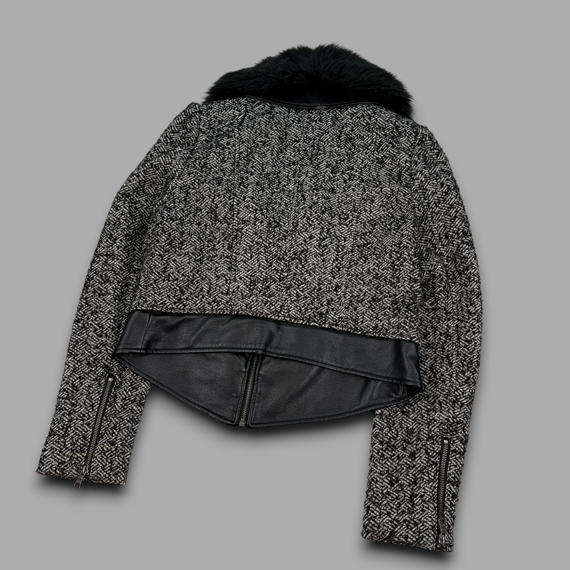 Guess 2000's cropped zip up fur trim jacket (S)