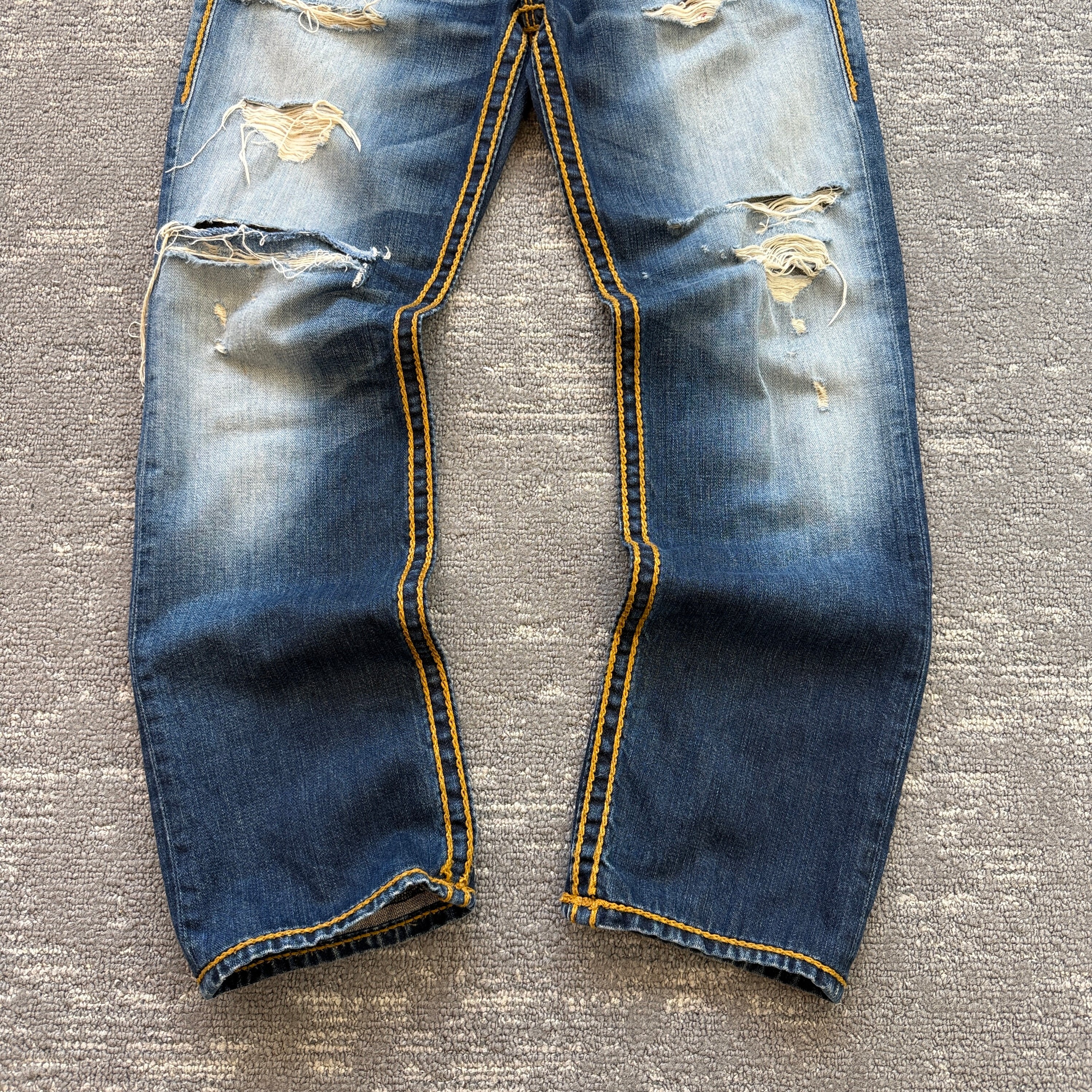 True religion 2002 relaxed straight bootcut denim contrast stitch distressed jeans (S)
