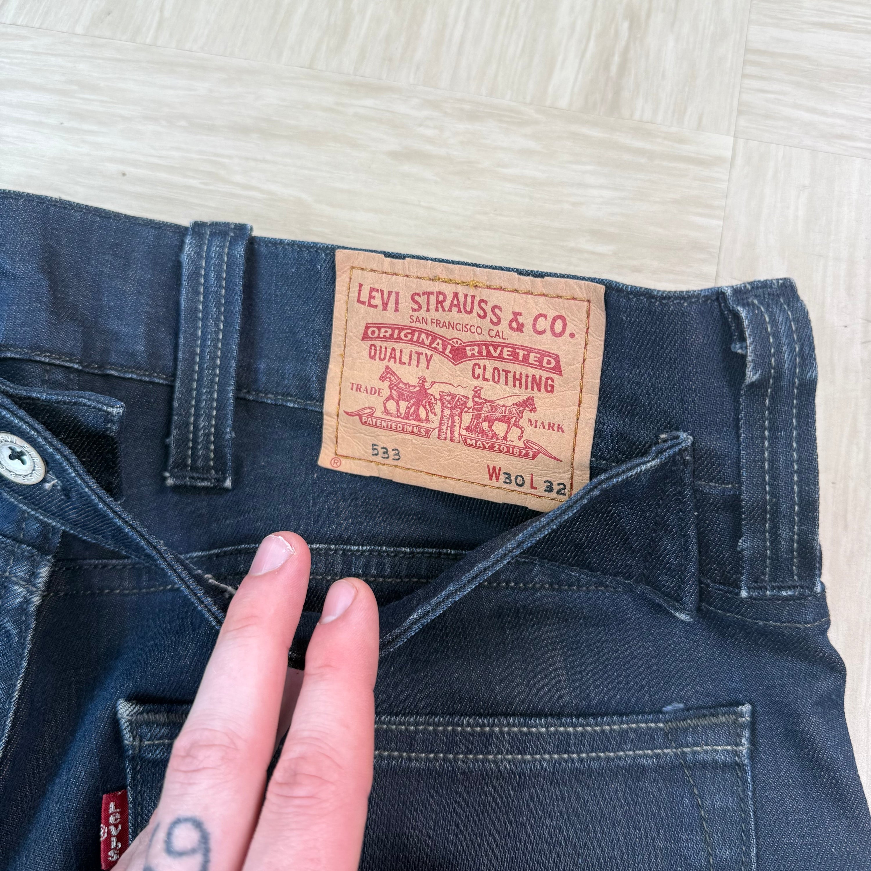 Levi's 533 2000's dark denim loose straight fitm jeans (S)